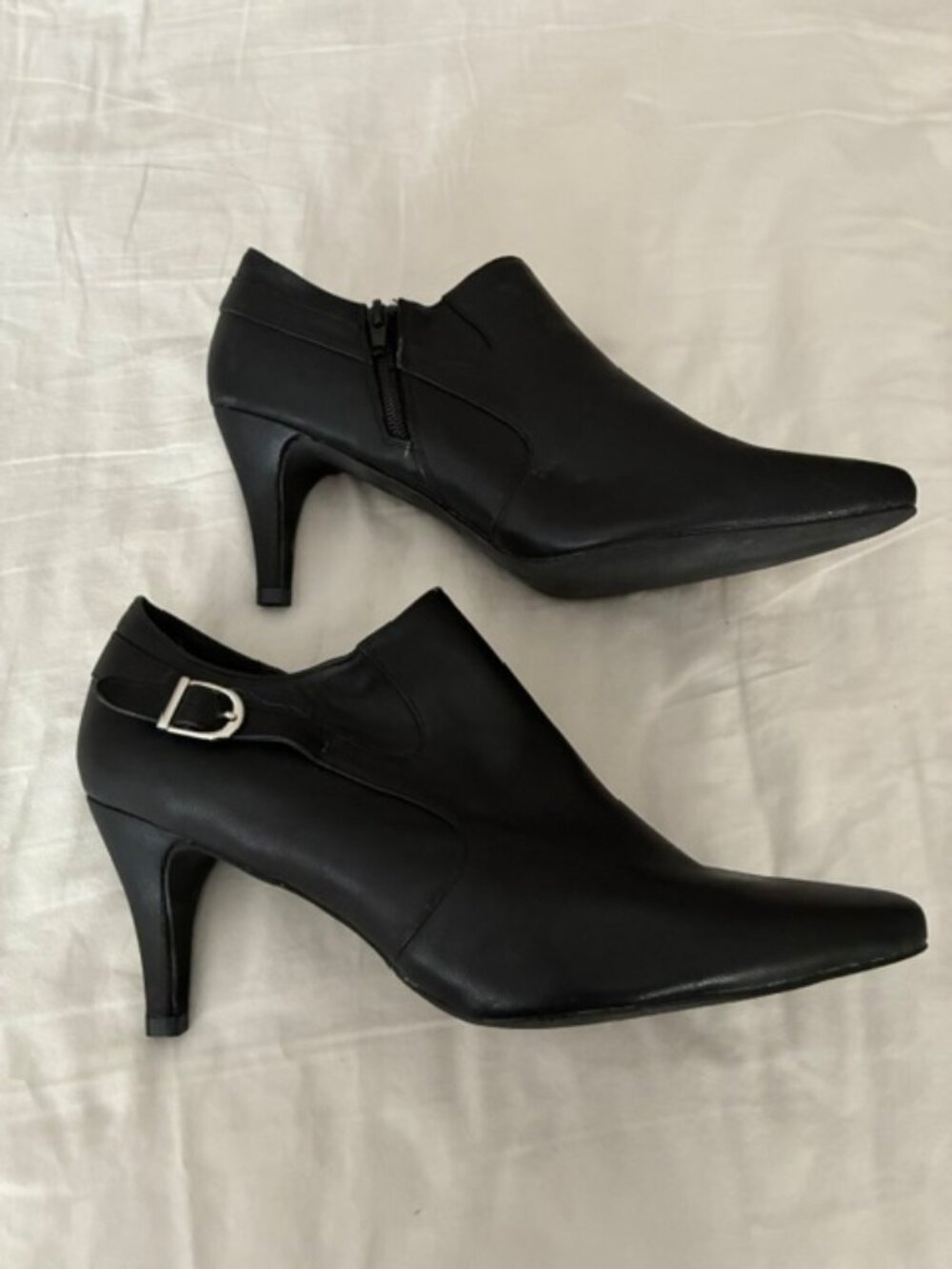 NWOB Baretraps Caddie Black Ankle Bootie Buckle Pump Heel 11M New